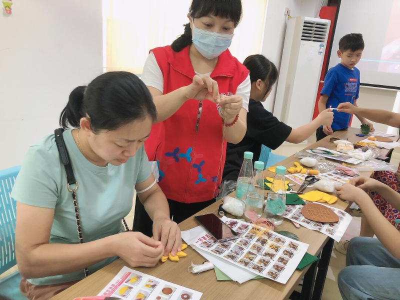 尊师重道 与爱同行——罗湖区笋岗街道田心社区感恩教师节手工diy活动