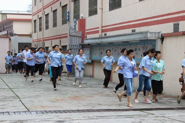 东湖街道职工俱乐部举办消防安全培训演练 - 深