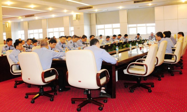 罗湖公安分局召开四月份政工纪检工作例会 - 深