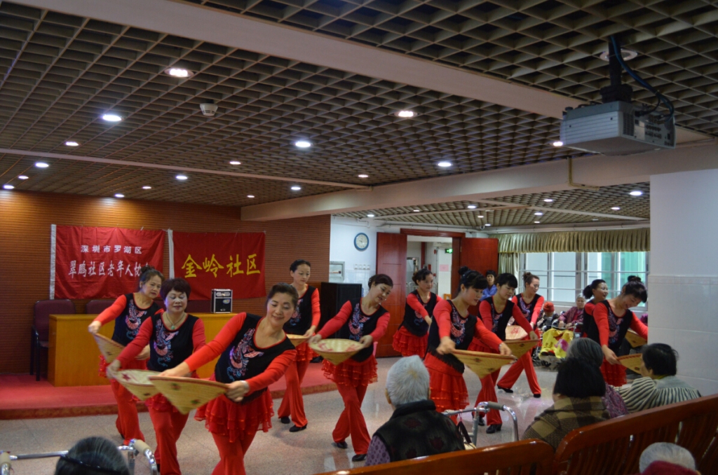 东湖街道金岭社区艺术团到罗湖区福利院进行慰