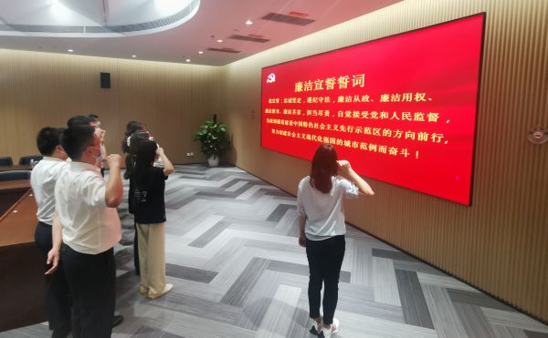 大厅宣誓内页600.jpg