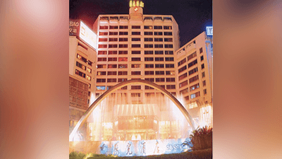 阳光酒店被评定为五星级酒店，是深圳首家五星级酒店