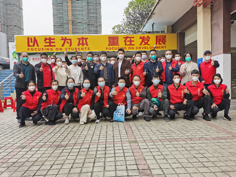 罗湖区纪委监委主要领导到清水河街道防控一线慰问下沉党员干部，为大家加油鼓劲，叮嘱做好自身防护。.jpg